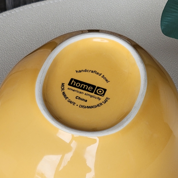 Lemon-Shaped Yellow Bowl HOME collection - Picture 7 of 9